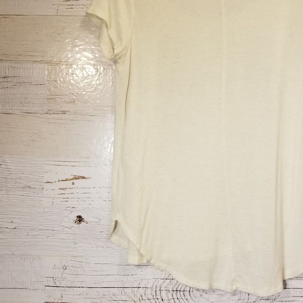 Francesca's Collections graphic top - Picture 7 of 8
